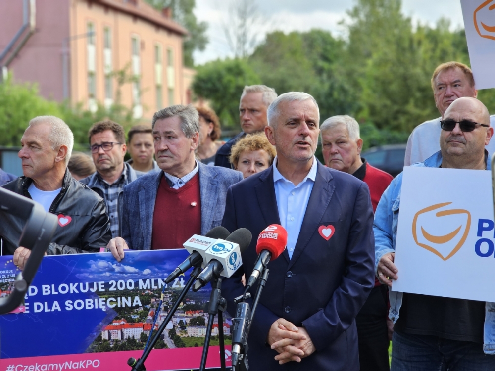 Politycy PO: Mamy gotowe projekty, a pieniędzy z KPO wciąż brak - fot. Bartosz Szarafin