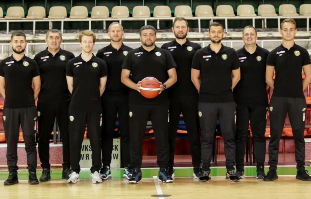 Koszykarski Śląsk zaprezentował cały sztab szkoleniowy - fot. wks-slask.eu