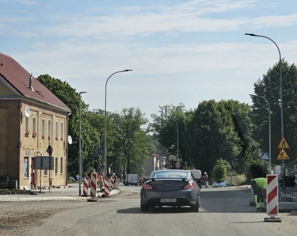 Finał przebudowy ul. 1 Maja w Wałbrzychu coraz bliżej - fot. Bartosz Szarafin