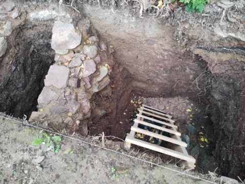 Jako pierwsi po 200 latach weszli do dawnej rycerskiej spiżarni - 2