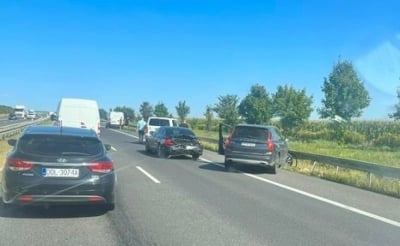 Na S8 koło Oleśnicy zderzyły się 3 samochody - są korki