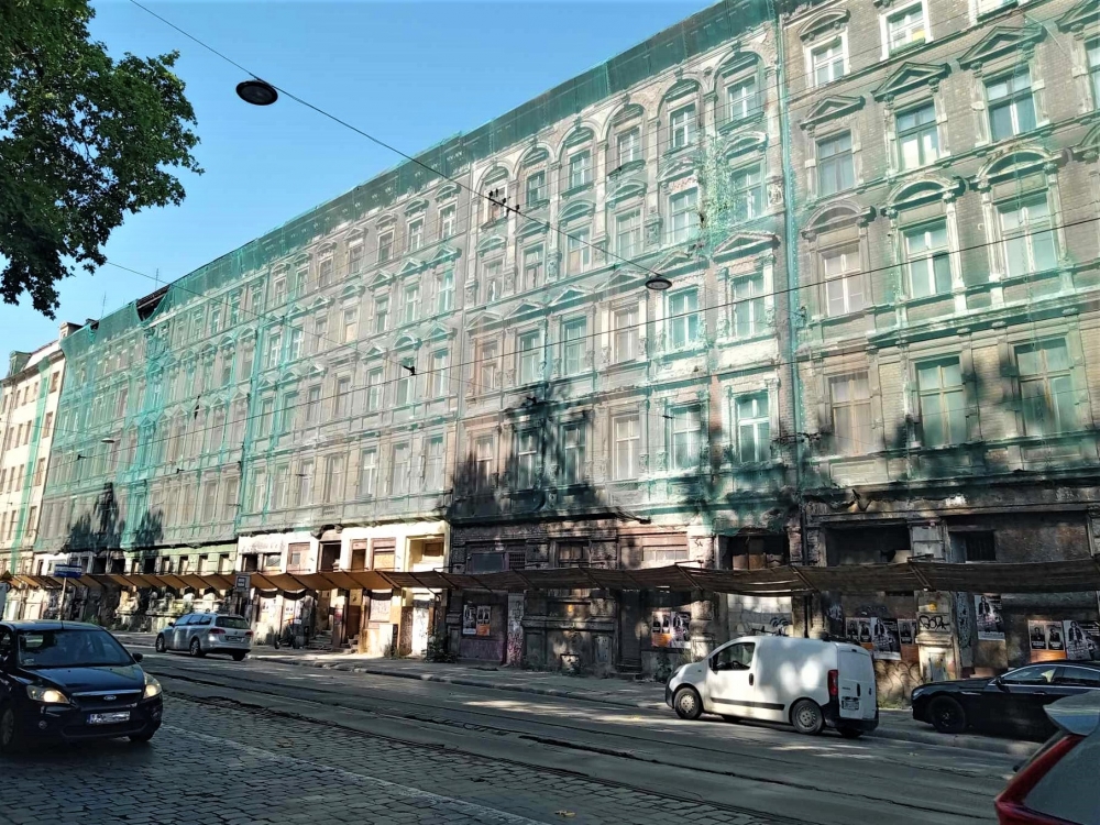 Właściciel zrujnowanych kamienic w centrum Wrocławia znów zapowiada próbę ich renowacji – fot. Jakub Ciołko