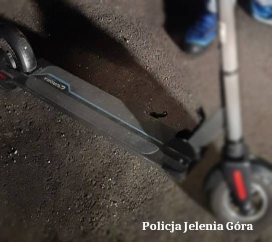 Miał prawie dwa promile i kierował hulajnogą. Zapłaci 2.5 tys. złotych mandatu - fot. Policja Jelenia Góra