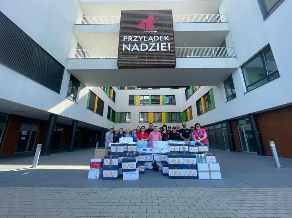 Akcja jeleniogórskiego strażaka dla Przylądka Nadziei. Zebrał prawie 80 kartonów darów - fot. mat. prasowe