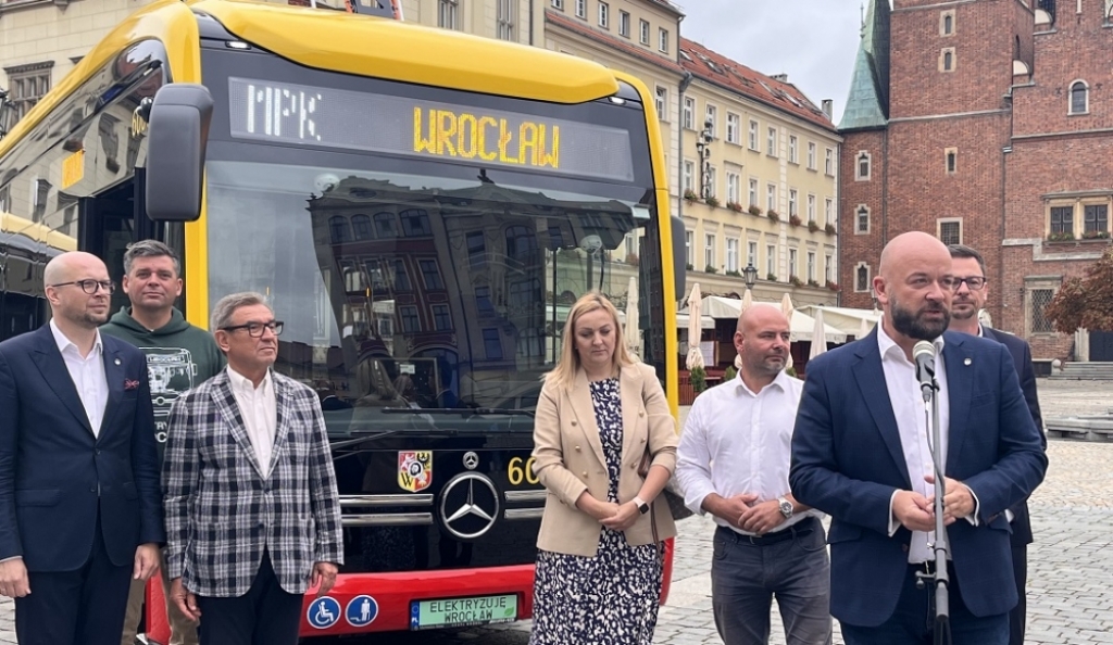 Autobus, który elektryzuje Wrocław  - Fot: Joanna Jaros