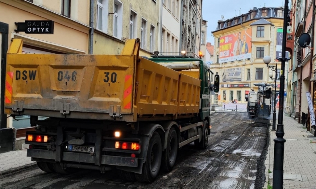Rusza remont ulic w zabytkowym centrum Jeleniej Góry - fot. UM Jelenia Góra
