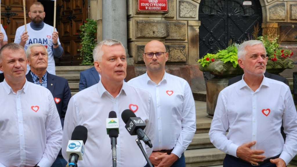 Kłodzko: Politycy PO i samorządowcy apelują o odblokowanie środków z KPO - fot. Jarosław Wrona