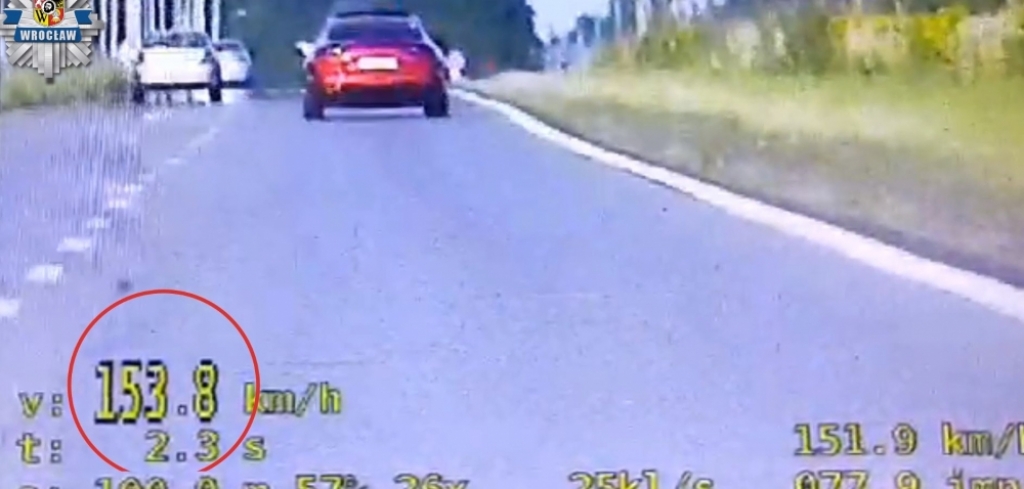 153 km/h we Wrocławiu? Kierowca tłumaczył policjantom, że to niemożliwe - fot. Policja
