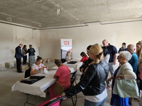 Klucze do 48 nowych mieszkań komunalnych trafiły do mieszkańców Dzierżoniowa - 1