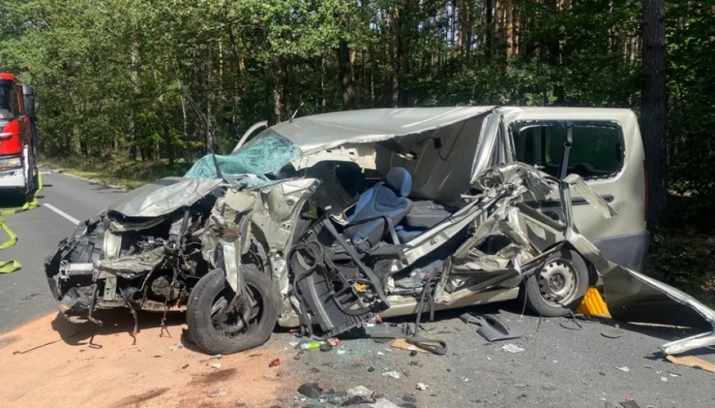 Groźny wypadek pod Wrocławiem. Tir zderzył się z busem - Fot: Ochotnicza Straż Pożarna w Twardogórze/Facebook