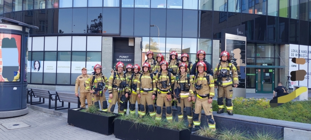 15 strażaków z Wrocławia wbiegło na ostatnie piętro Sky Tower - fot. Komenda Miejska Państwowej Straży Pożarnej we Wrocławiu 