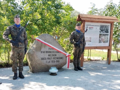 Pomnik ofiar dawnego Burgweide stanął w miejscu obozowego baraku