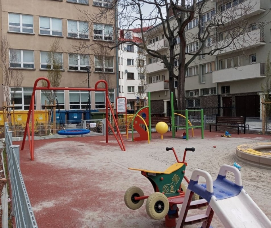 Trwają rewitalizacje wrocławskich podwórek i modernizacje tamtejszych atrakcji dla dzieci - fot. ZZK