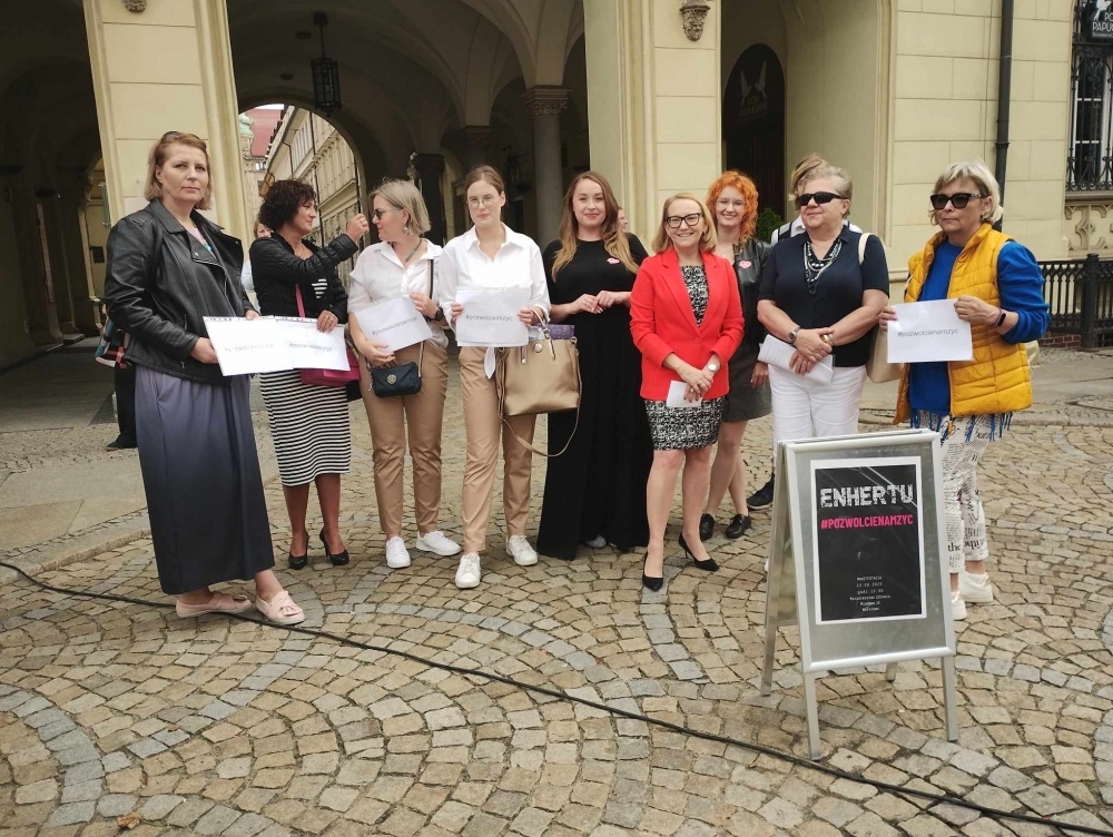 Wrocławska Nowa Lewica walczy o środki na refundację leków onkologicznych - fot. Jakub Ciołko