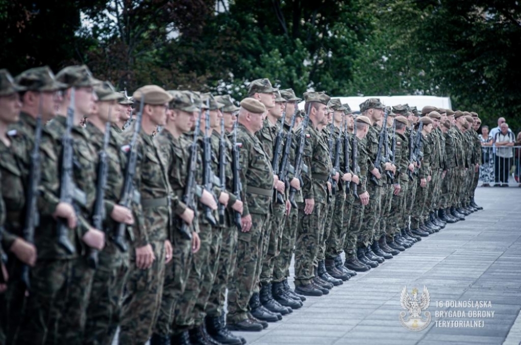 70 żołnierzy Wojsk Obrony Terytorialnej złożyło przysięgę - fot. DBOT