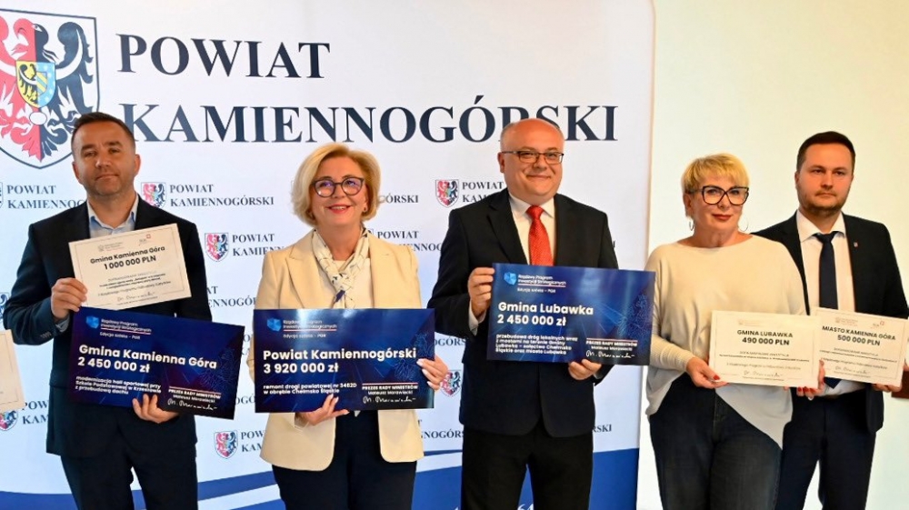 Promesy na ponad 20 mln zł dla powiatu kamiennogórskiego - fot. Marzena Machałek Twitter
