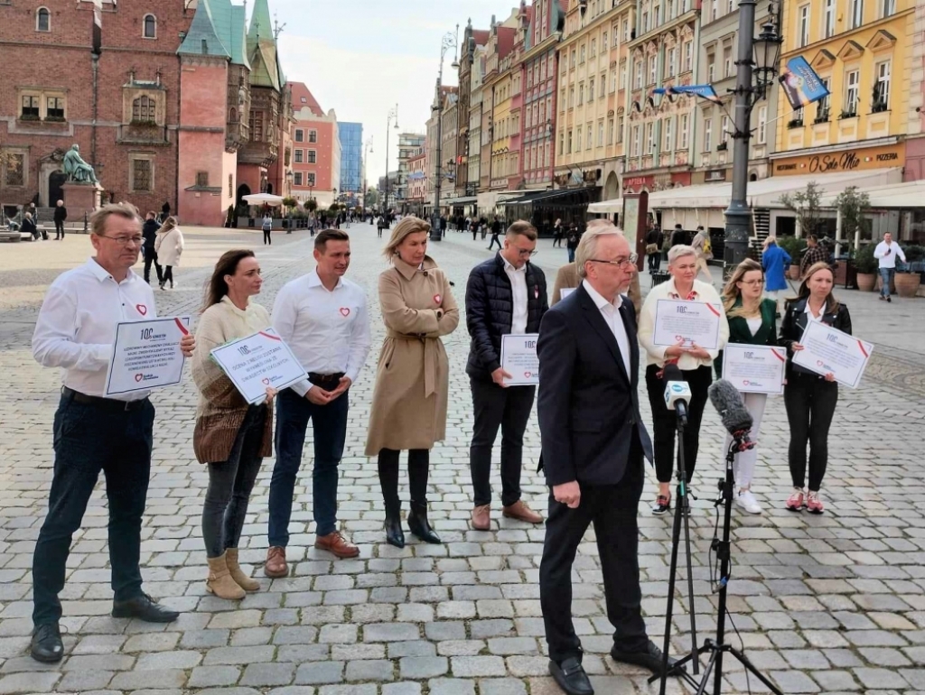 Koalicja Obywatelska o likwidacji HiT-u, cyfrowych podręcznikach i lekcjach religii - fot. RW