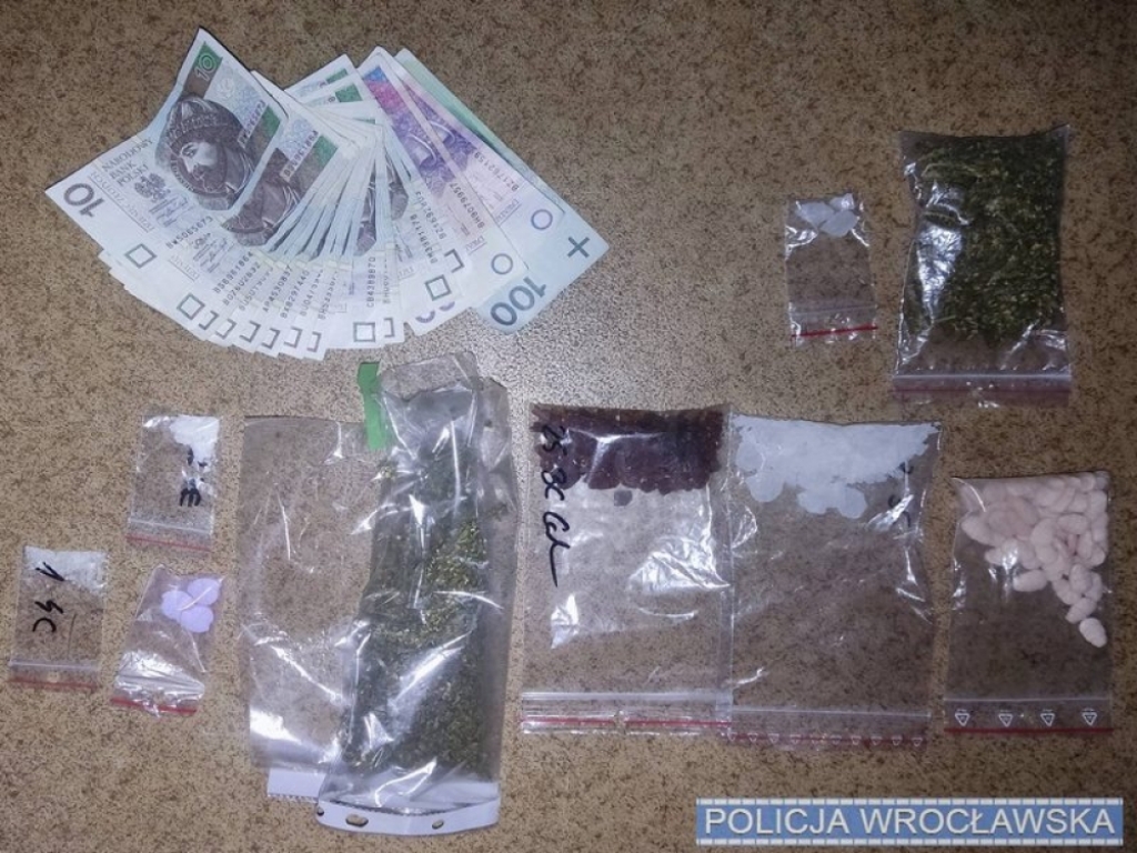 Wrocław: Policjanci przechwycili 2,5 kg narkotyków; areszt dla mężczyzny - fot. Policja