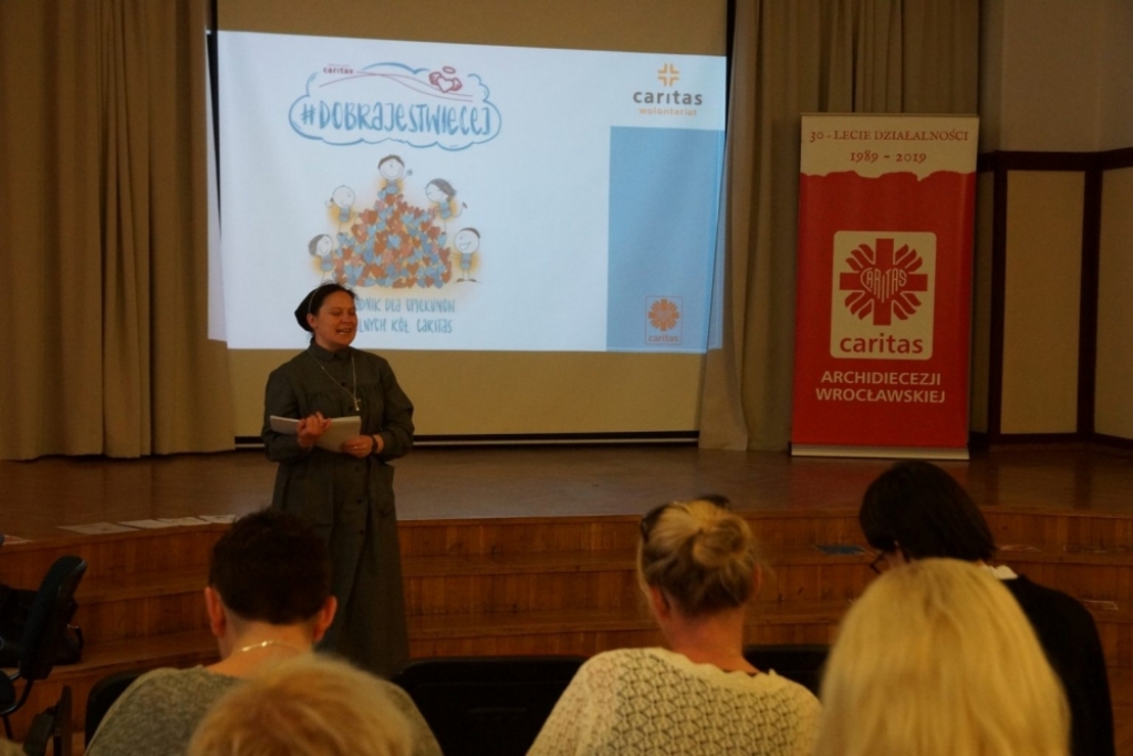 Wrocławska Caritas przekonuje, że pomaganie potrzebującym jest łatwiejsze, niż się zdaje - fot. mat. prasowe