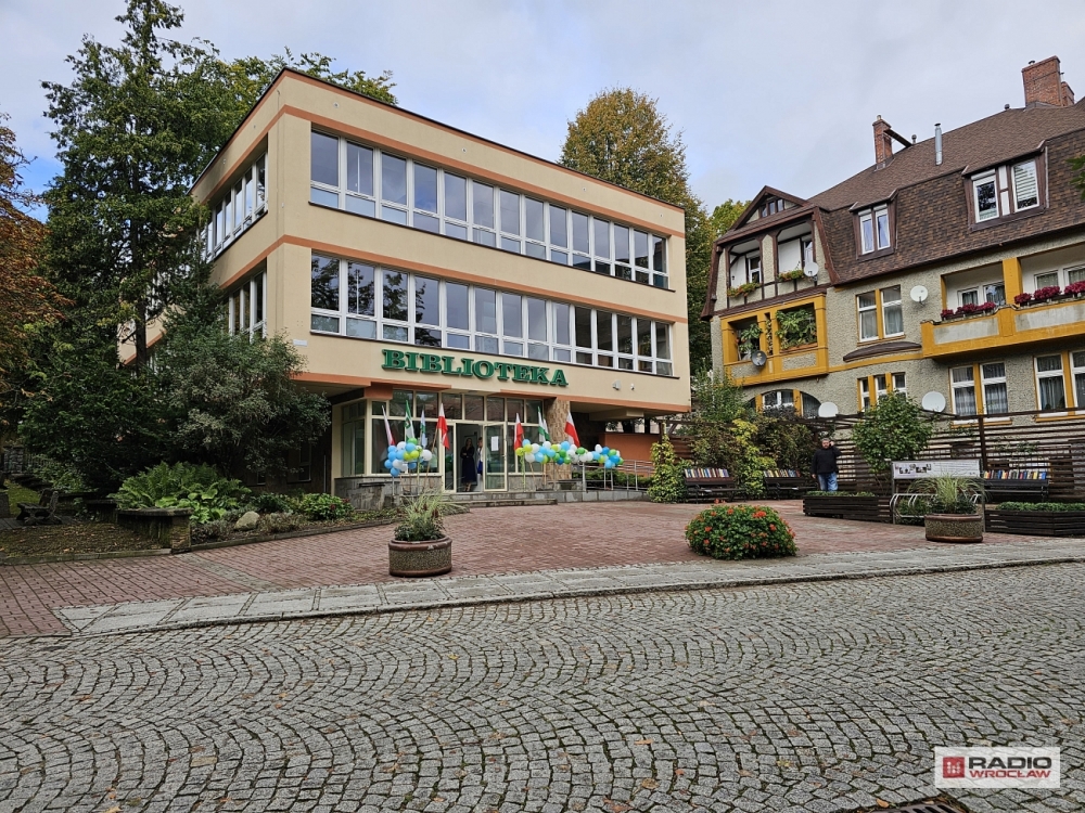 Szczawno-Zdrój: Po dwuletniej przerwie Miejska Biblioteka wraca do swojej siedziby – fot. Bartosz Szarafin