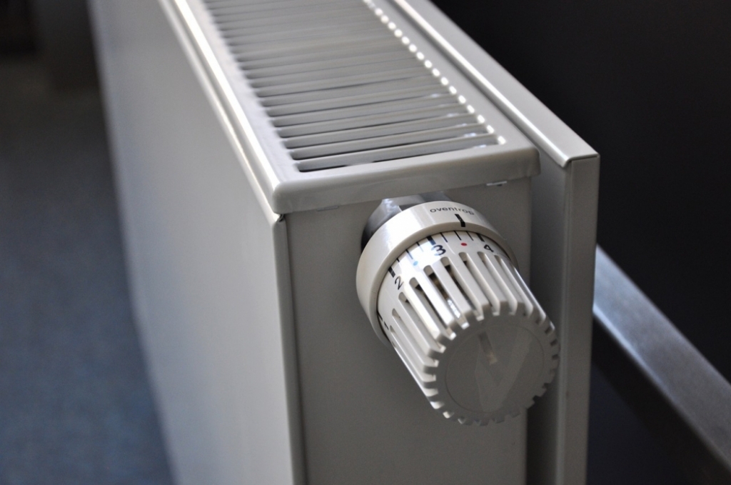 Grzać czy nie grzać? Zmarznąć czy zapłacić krocie? - zdjęcie ilustracyjne (fot. Pixabay)