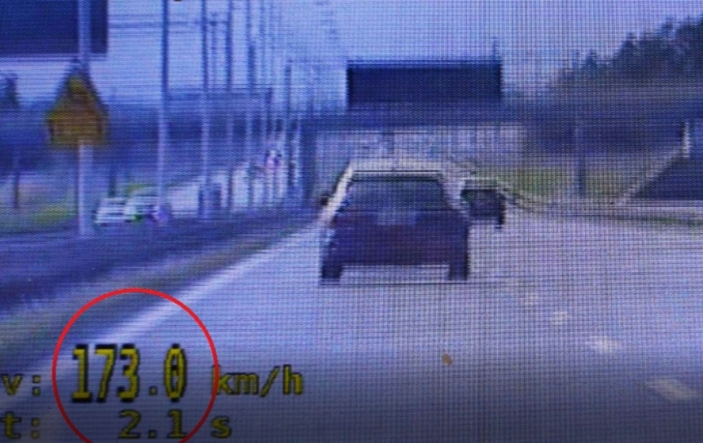 22-latka pędziła 173 km/h po Autostradowej Obwodnicy Wrocławia - fot. Policja