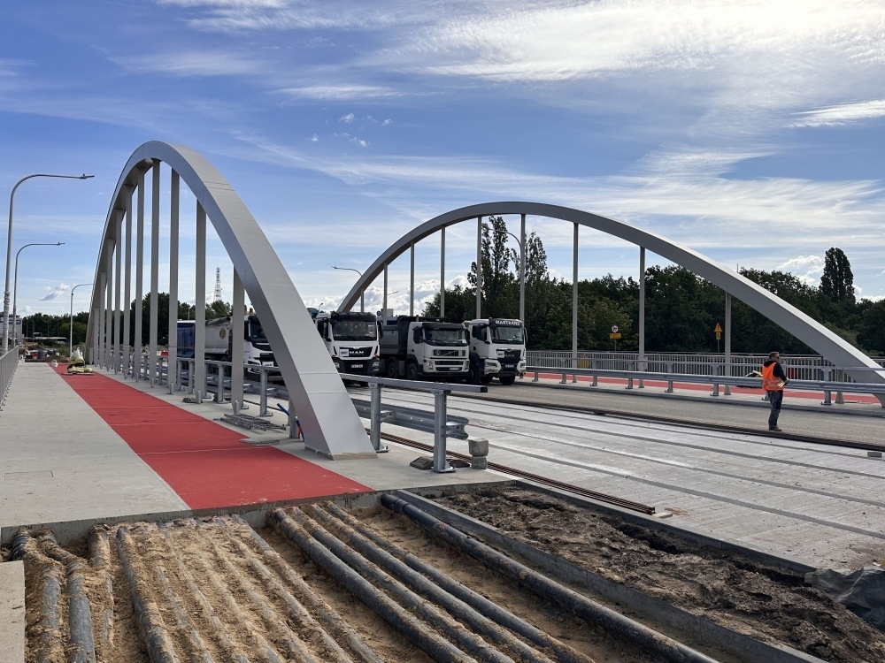 Po siedmiu miesiącach opóźnienia Mosty Chrobrego gotowe na otwarcie  - fot. Jakub Dworzecki