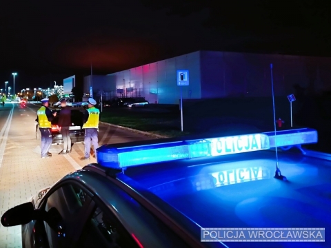 133 mandaty na kwotę niemal 59 tys. zł i 90 zatrzymanych dowodów rejestracyjnych; policyjny nalot na zlot drifterów - 0
