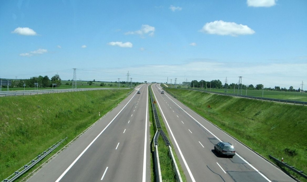 Podpisanie umów na 3 odcinki S8 planowane jeszcze w tym roku - Droga S8 (odcinek północny) - fot. Wikimedia Commons/Patryk Korzeniecki