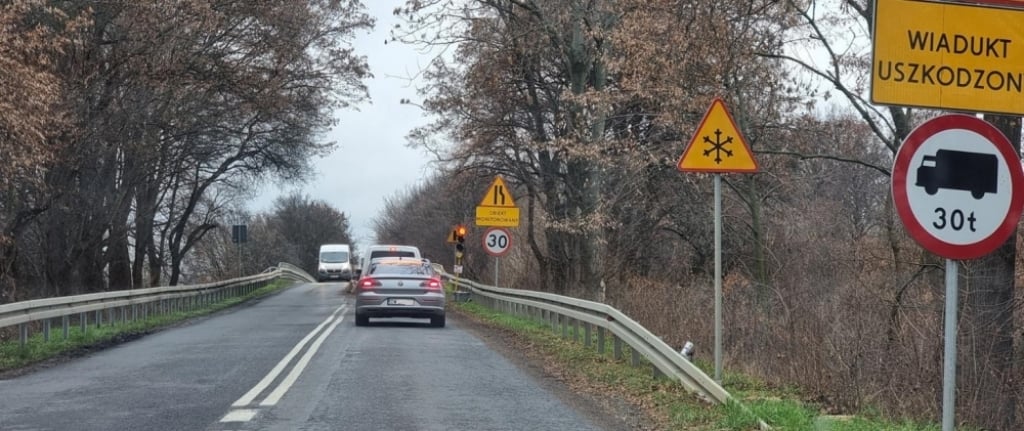 Ruszyła naprawa wiaduktu nad A4 - korki aż do grudnia  - fot. GDDKiA