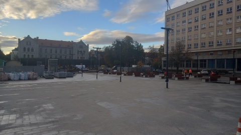 Kontrowersyjny remont placu Słowiańskiego w Legnicy - 0