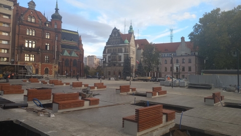 Kontrowersyjny remont placu Słowiańskiego w Legnicy - 1