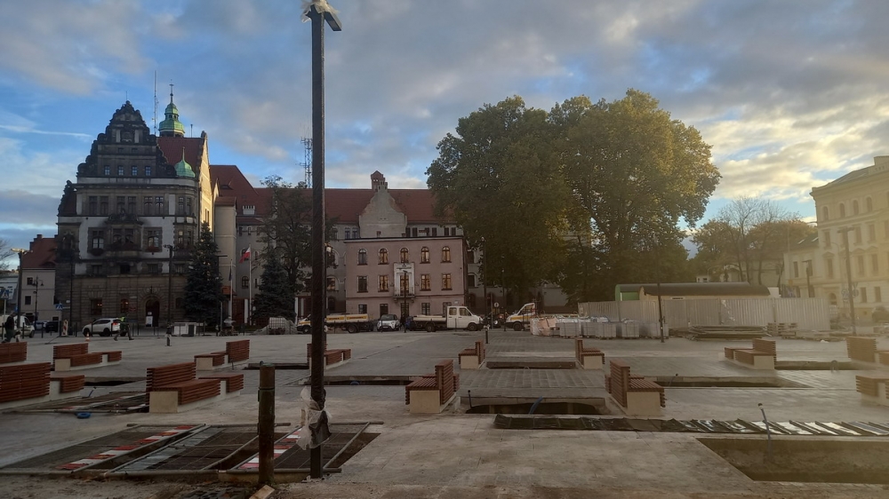 Kontrowersyjny remont placu Słowiańskiego w Legnicy - fot. Andrzej Andrzejewski