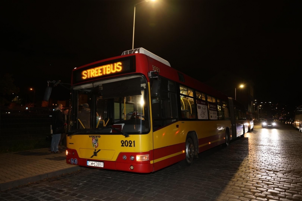 Wrocławskie ogrzewalnie i streetbus czekają już na osoby w kryzysie bezdomności - fot. X/TT @BartekCiazynski
