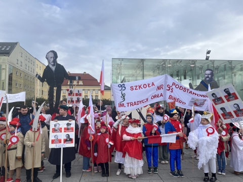 Za nami Radosna Parada Niepodległości, ale to nie koniec utrudnień dla kierowców - 0