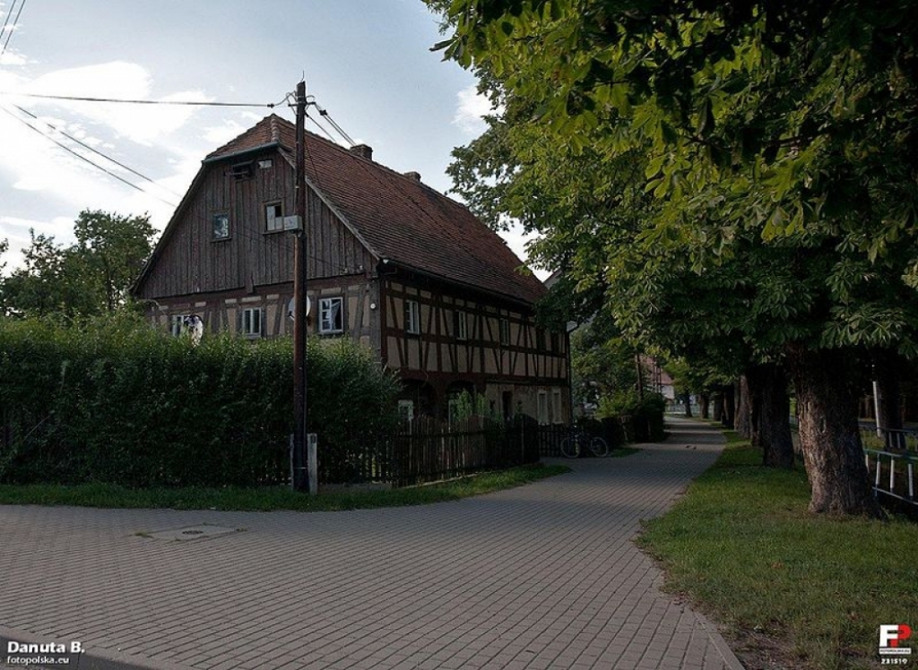 Aktywiści bronią zabytkowego uzdrowiska Opolno-Zdrój - fot. Danuta B. / fotopolska.eu/Wkimedia Commons