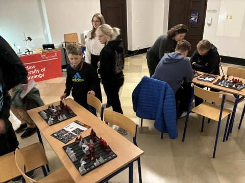 Noc Politechniki Wrocławskiej. Można było dotknąć atomów i poznać DNA pomidora - 1