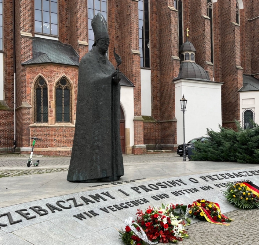 "Przebaczamy i prosimy o przebaczenie". Mija 58 lat od orędzia zainicjowanego przez kard. Kominka - fot. mat. prasowe