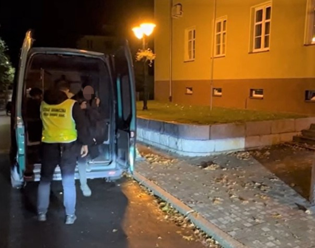 Straż graniczna zatrzymała w Zgorzelcu sześciu nielegalnych migrantów - fot. www.nadodrzanski.strazgraniczna.pl