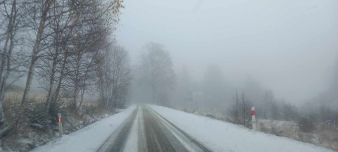 Trudne warunki na dolnośląskich drogach. Sypnęło śniegiem [ZDJĘCIA] - 8