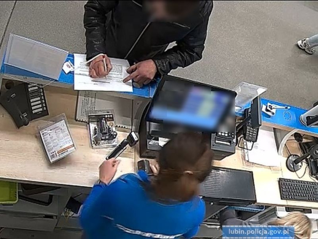 Oddawał do zwrotu skradzione towary; grozi mu do 12 lat więzienia - fot. Policja
