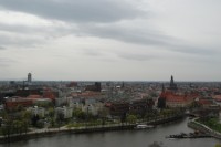 Grupa młodych ludzi prowadzi śledztwo -