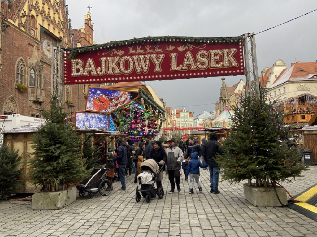 Na wrocławskim Rynku już święta. Ruszył jarmark  - Fot: Martyna Czerwińska
