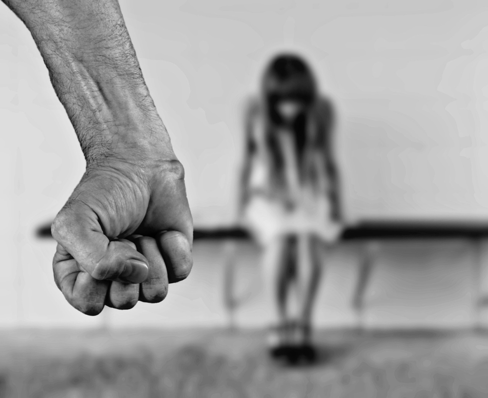 Wieczór zDolnego Śląska: "Pobite bombki szokują. A kobiety?" - fot. Pixabay (zdjęcie ilustracyjne)