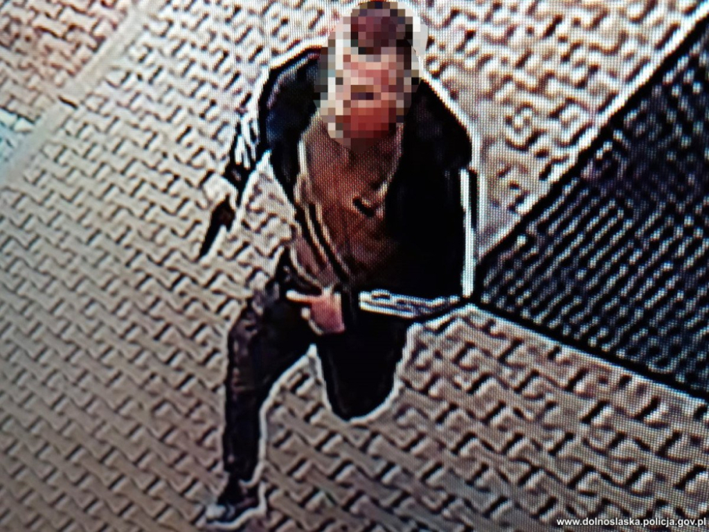 Mówił, że ma broń i groził sprzedawczyni - fot. Policja