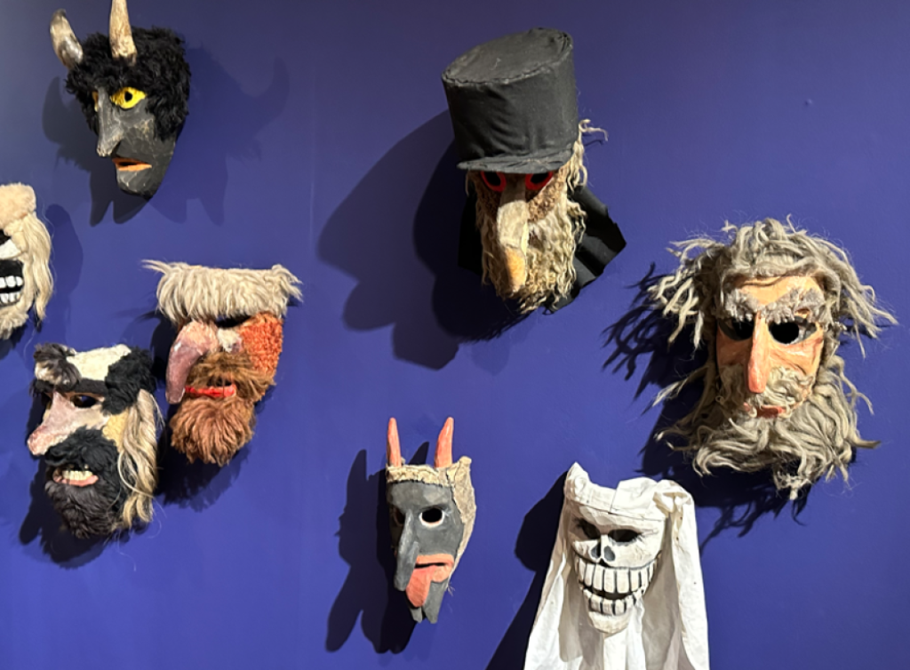 Zaklinacze czasu. Kolędniczy teatr obrzędowy we wrocławskim Muzeum Etnograficznym – fot. Piotr Osowicz