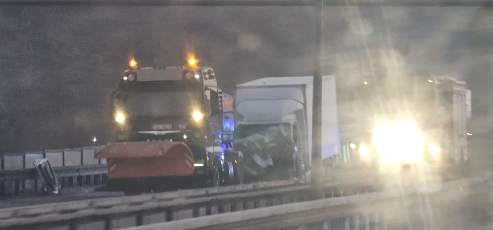 Śmiertelny wypadek na A4. Bus wjechał w pług - fot. Tomasz Kwietniewski