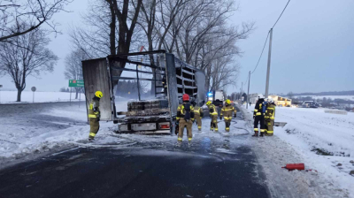 Pożar w Niemczy. Płonęła ciężar&oacute;wka [ZDJĘCIA]