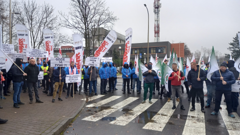 Protest górników z kopalni Rudna przed siedzibą KGHM - 2