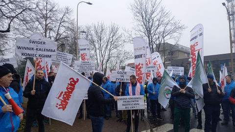 Protest górników z kopalni Rudna przed siedzibą KGHM - 3